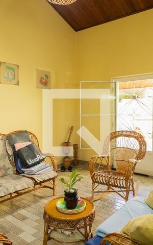Casa à venda com 375m², 5 quartos e 5 vagas Casa à venda com 375m², 5 quartos e 5 vagasSala de Estar