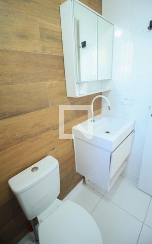 Apartamento à venda com 45m², 2 quartos e sem vaga Apartamento à venda com 45m², 2 quartos e sem vagaBanheiro