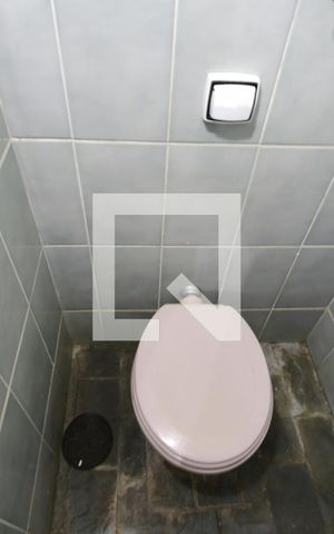 Casa à venda com 250m², 5 quartos e 2 vagasBanheiro de serviço