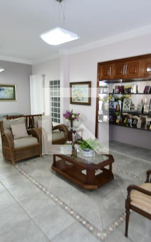 Casa à venda com 250m², 5 quartos e 2 vagasSala 1 