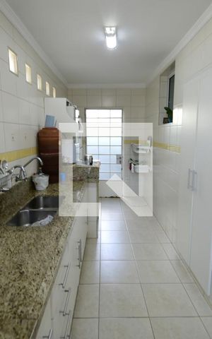Casa à venda com 250m², 5 quartos e 2 vagasCozinha