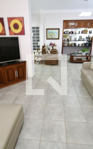 Casa à venda com 250m², 5 quartos e 2 vagasSala 1 