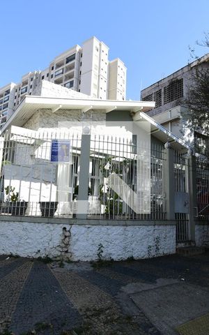 Casa à venda com 250m², 5 quartos e 2 vagasFachada
