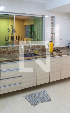 Casa à venda com 240m², 3 quartos e 2 vagas Casa à venda com 240m², 3 quartos e 2 vagasCozinha