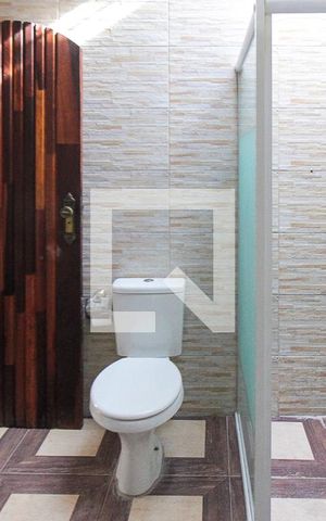 Casa à venda com 240m², 3 quartos e 2 vagas Casa à venda com 240m², 3 quartos e 2 vagasBanheiro da Suite 02