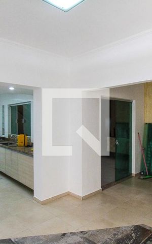 Casa à venda com 240m², 3 quartos e 2 vagas Casa à venda com 240m², 3 quartos e 2 vagasSala