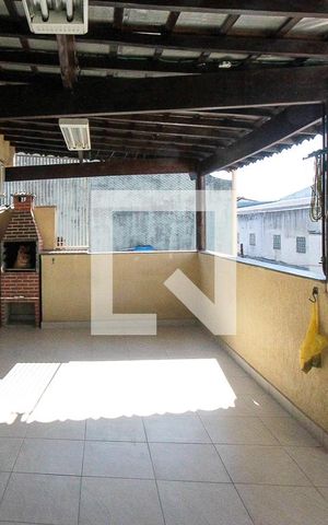 Casa à venda com 240m², 3 quartos e 2 vagas Casa à venda com 240m², 3 quartos e 2 vagasVaranda