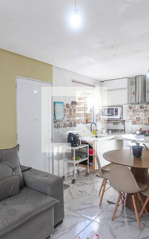 Casa de condomínio à venda com 75m², 2 quartos e 1 vaga Casa de condomínio à venda com 75m², 2 quartos e 1 vagaSala/Cozinha