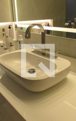 Apartamento à venda com 280m², 4 quartos e 4 vagasBanheiro da Suíte 2