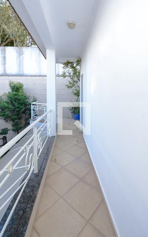 Casa à venda com 634m², 4 quartos e 5 vagas Casa à venda com 634m², 4 quartos e 5 vagasSacada da suíte 2 e 3