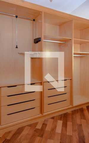 Casa à venda com 634m², 4 quartos e 5 vagas Casa à venda com 634m², 4 quartos e 5 vagasSuite 1 - Closet