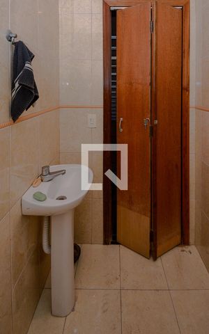 Casa à venda com 634m², 4 quartos e 5 vagas Casa à venda com 634m², 4 quartos e 5 vagasBanheiro de serviço