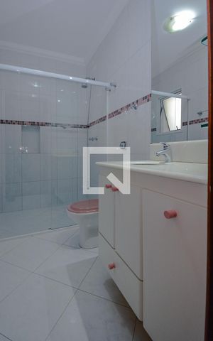 Casa à venda com 634m², 4 quartos e 5 vagas Casa à venda com 634m², 4 quartos e 5 vagasBanheiro da Suíte 3