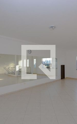 Casa à venda com 634m², 4 quartos e 5 vagas Casa à venda com 634m², 4 quartos e 5 vagasSala 4