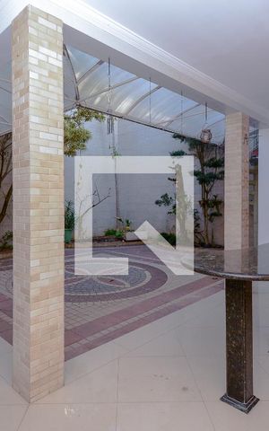 Casa à venda com 634m², 4 quartos e 5 vagas Casa à venda com 634m², 4 quartos e 5 vagasQuintal