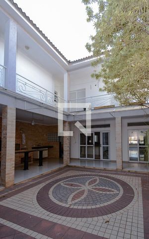 Casa à venda com 634m², 4 quartos e 5 vagas Casa à venda com 634m², 4 quartos e 5 vagasQuintal