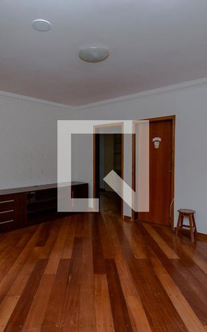Casa à venda com 634m², 4 quartos e 5 vagas Casa à venda com 634m², 4 quartos e 5 vagasSala 3