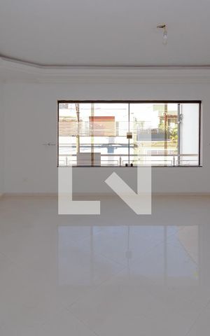 Casa à venda com 634m², 4 quartos e 5 vagas Casa à venda com 634m², 4 quartos e 5 vagasSala 1