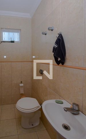 Casa à venda com 634m², 4 quartos e 5 vagas Casa à venda com 634m², 4 quartos e 5 vagasBanheiro de serviço