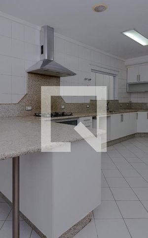 Casa à venda com 634m², 4 quartos e 5 vagas Casa à venda com 634m², 4 quartos e 5 vagasCozinha