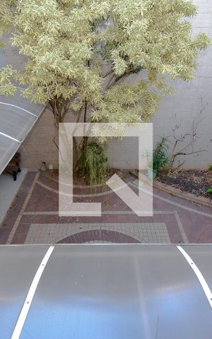 Casa à venda com 634m², 4 quartos e 5 vagas Casa à venda com 634m², 4 quartos e 5 vagasSacada da suíte 2 e 3 - vista