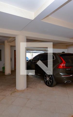 Casa à venda com 634m², 4 quartos e 5 vagas Casa à venda com 634m², 4 quartos e 5 vagasGaragem