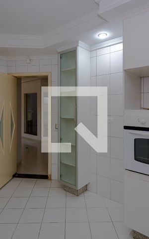 Casa à venda com 634m², 4 quartos e 5 vagas Casa à venda com 634m², 4 quartos e 5 vagasCozinha