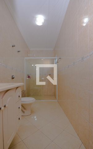 Casa à venda com 634m², 4 quartos e 5 vagas Casa à venda com 634m², 4 quartos e 5 vagasBanheiro da Suíte 4
