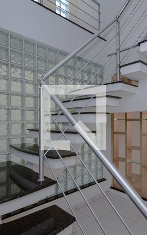 Casa à venda com 634m², 4 quartos e 5 vagas Casa à venda com 634m², 4 quartos e 5 vagasAcesso aos andares