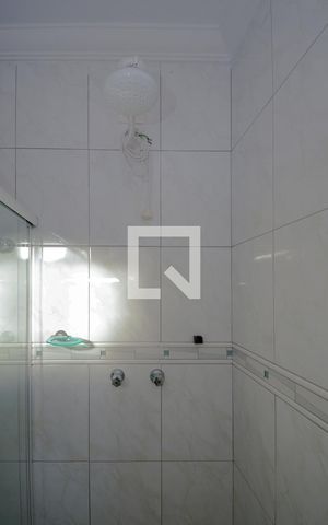Casa à venda com 634m², 4 quartos e 5 vagas Casa à venda com 634m², 4 quartos e 5 vagasBanheiro da Suíte 2