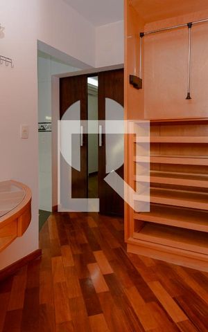 Casa à venda com 634m², 4 quartos e 5 vagas Casa à venda com 634m², 4 quartos e 5 vagasSuite 1 - Closet
