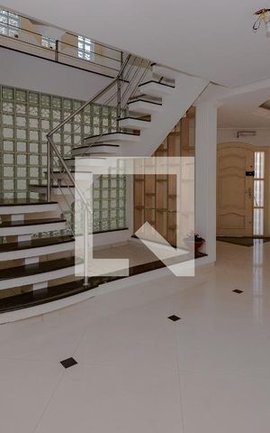 Casa à venda com 634m², 4 quartos e 5 vagas Casa à venda com 634m², 4 quartos e 5 vagasSala 1