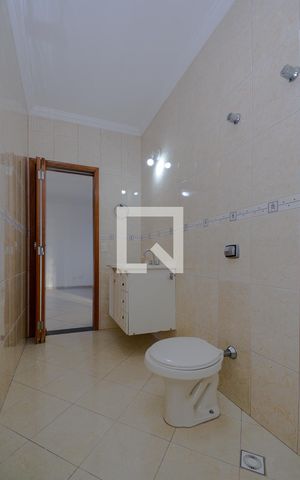 Casa à venda com 634m², 4 quartos e 5 vagas Casa à venda com 634m², 4 quartos e 5 vagasBanheiro da Suíte 4