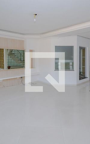 Casa à venda com 634m², 4 quartos e 5 vagas Casa à venda com 634m², 4 quartos e 5 vagasSala 1