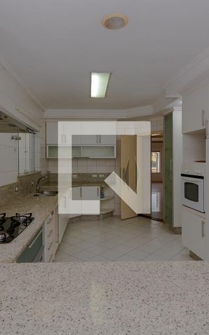 Casa à venda com 634m², 4 quartos e 5 vagas Casa à venda com 634m², 4 quartos e 5 vagasCozinha