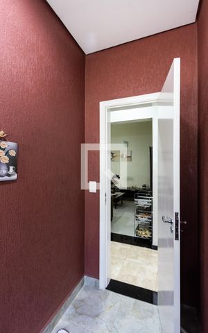 Casa à venda com 700m², 4 quartos e 8 vagas Casa à venda com 700m², 4 quartos e 8 vagasLavabo