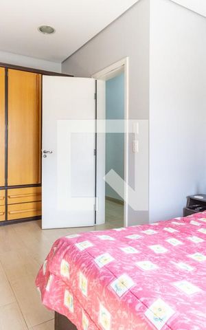 Casa à venda com 700m², 4 quartos e 8 vagas Casa à venda com 700m², 4 quartos e 8 vagasQuarto 1