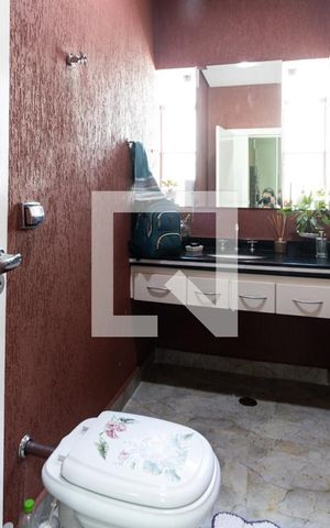 Casa à venda com 700m², 4 quartos e 8 vagas Casa à venda com 700m², 4 quartos e 8 vagasLavabo