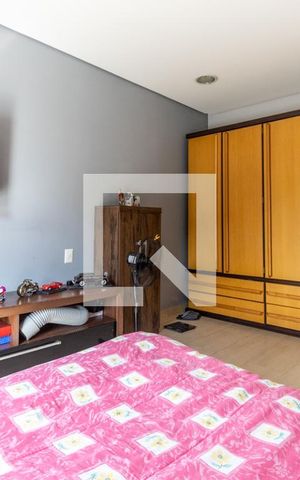 Casa à venda com 700m², 4 quartos e 8 vagas Casa à venda com 700m², 4 quartos e 8 vagasQuarto 1