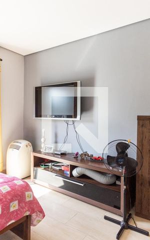 Casa à venda com 700m², 4 quartos e 8 vagas Casa à venda com 700m², 4 quartos e 8 vagasQuarto 1