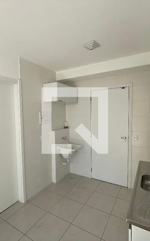 Apartamento à venda com 28m², 1 quarto e sem vaga Apartamento à venda com 28m², 1 quarto e sem vagaCozinha e Área de Serviço