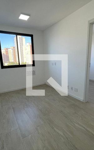 Apartamento à venda com 33m², 2 quartos e sem vaga Apartamento à venda com 33m², 2 quartos e sem vagaSala