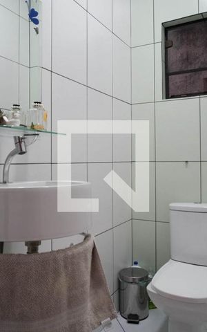Casa à venda com 200m², 2 quartos e 3 vagas Casa à venda com 200m², 2 quartos e 3 vagasLavabo