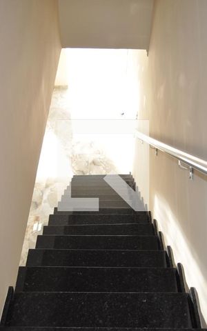 Casa de condomínio à venda com 144m², 2 quartos e 3 vagasEscada
