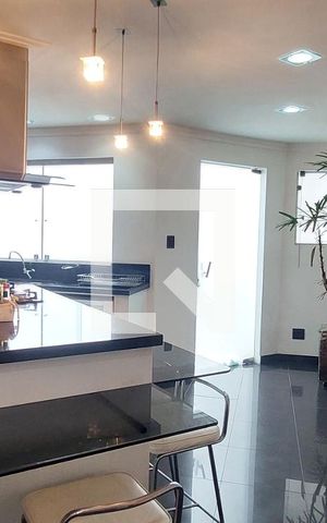 Casa à venda com 400m², 3 quartos e 4 vagas Casa à venda com 400m², 3 quartos e 4 vagasCozinha