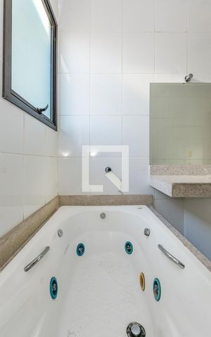 Apartamento à venda com 120m², 3 quartos e 4 vagas Apartamento à venda com 120m², 3 quartos e 4 vagasBanheiro da Suíte