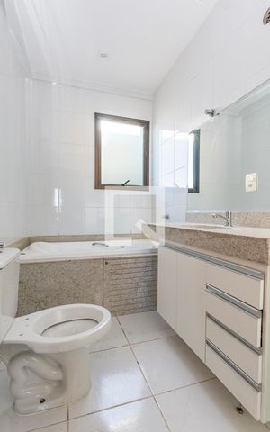 Apartamento à venda com 120m², 3 quartos e 4 vagas Apartamento à venda com 120m², 3 quartos e 4 vagasBanheiro da Suíte
