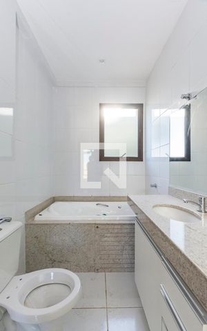 Apartamento à venda com 120m², 3 quartos e 4 vagas Apartamento à venda com 120m², 3 quartos e 4 vagasBanheiro da Suíte