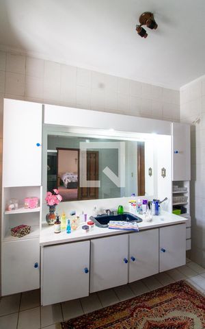 Casa à venda com 430m², 4 quartos e 4 vagasBanheiro da Suíte Master