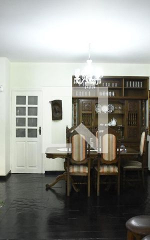 Casa de condomínio para alugar com 430m², 4 quartos e 3 vagasSala